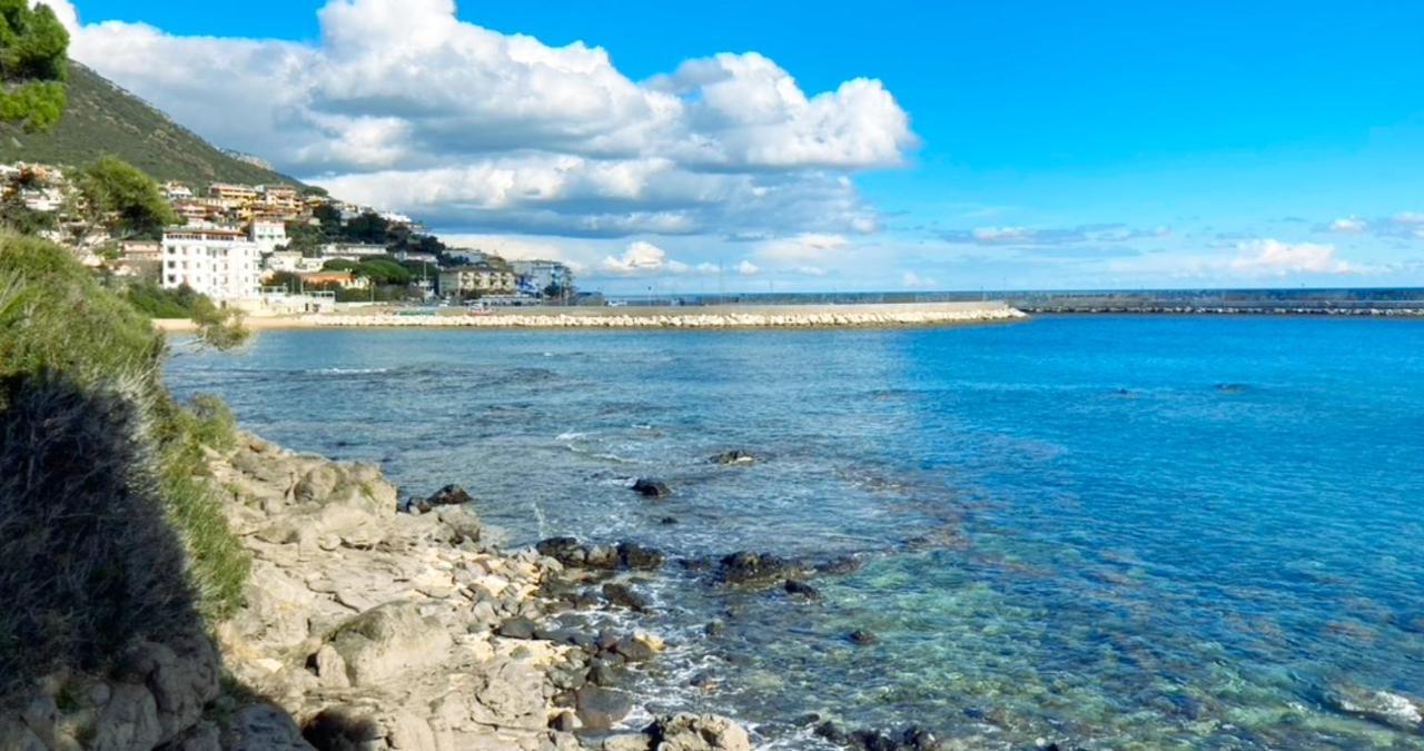 Appartamento Perla Bianca, Con Wifi E Air Con Cala Gonone Kültér fotó